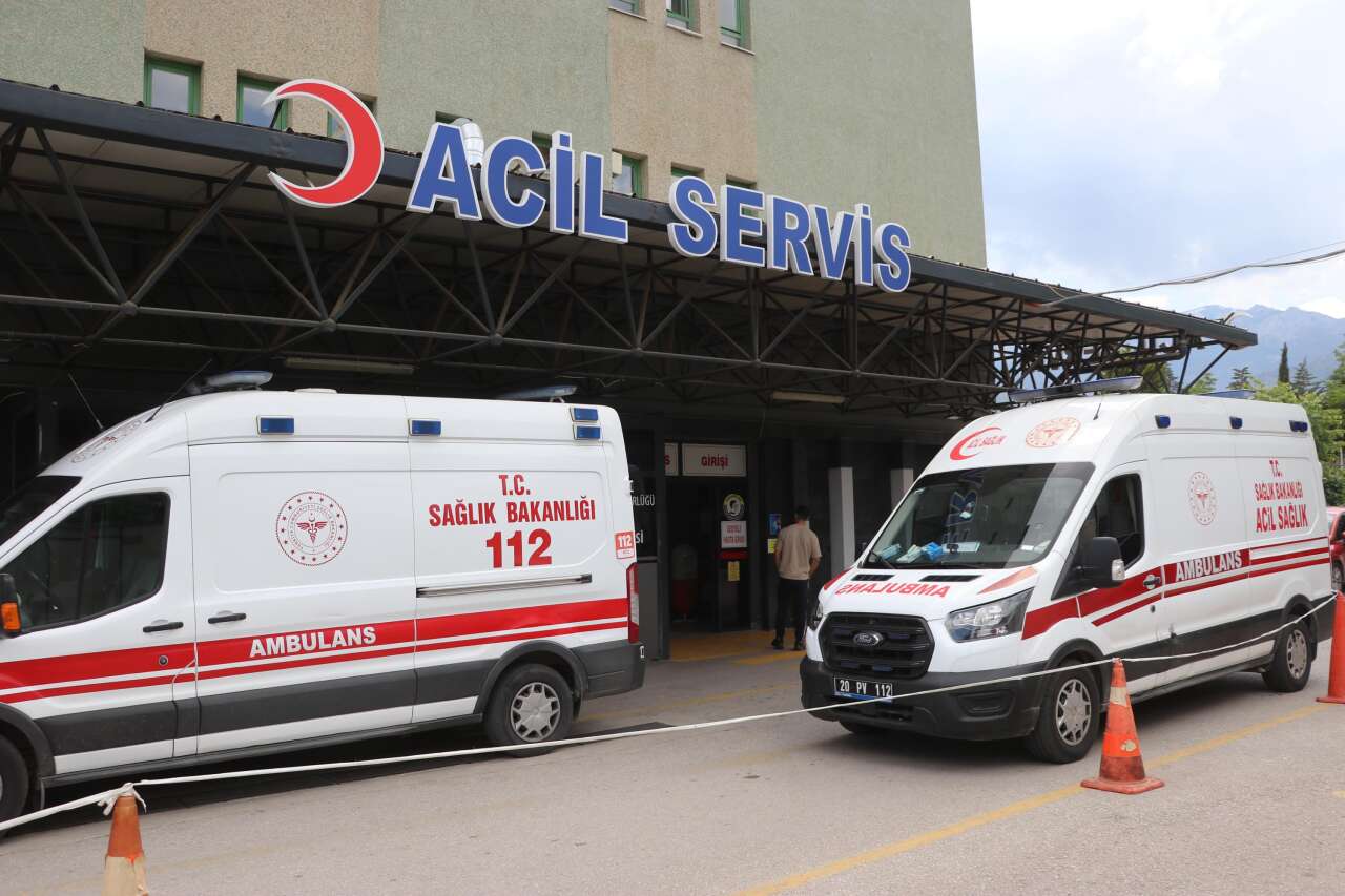 Yolcu otobüsü alev aldı! Biri bebek 8 kişi öldü, 33 yaralı var 14